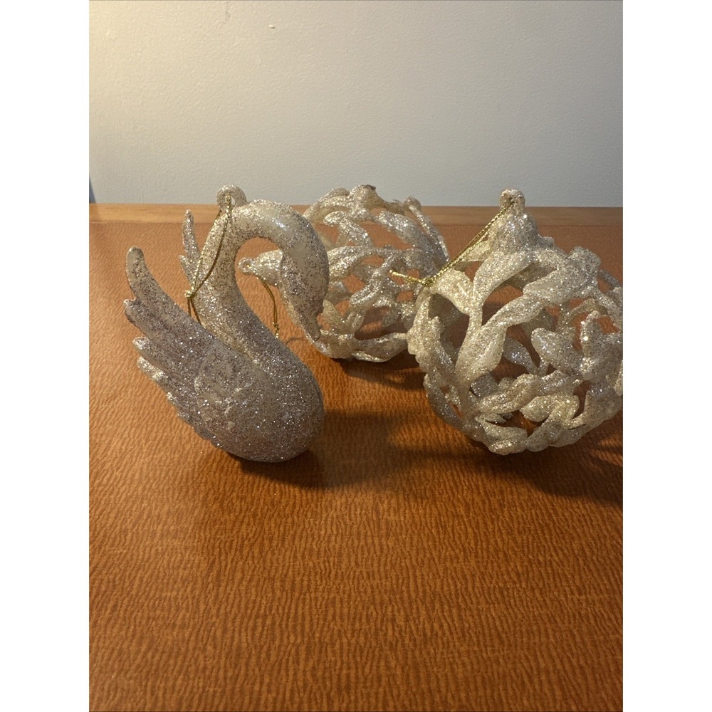 Kurt Adler Swan & Set‎ of 2 Silver Gold Glitter Balls Christmas Ornaments
